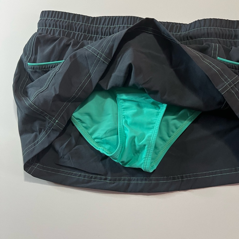 Free Country swim skirt. Good condition. Size M 8/10 charcoal gray and turquoise - Picture 4 of 8